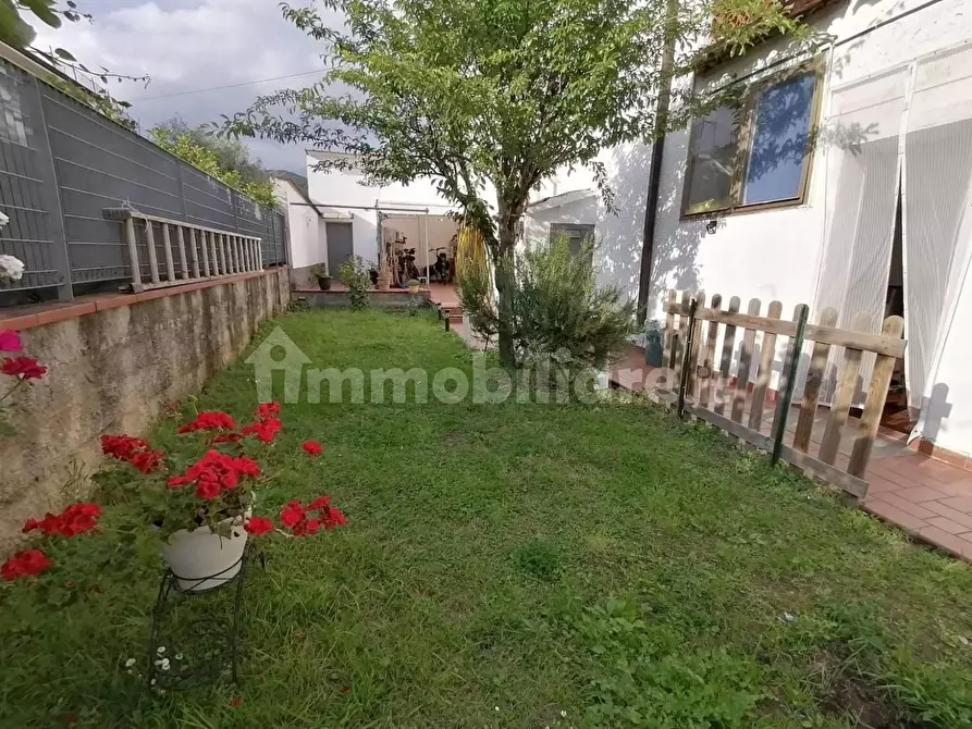 Immagine 2 di Casa semindipendente in vendita  a Ortonovo