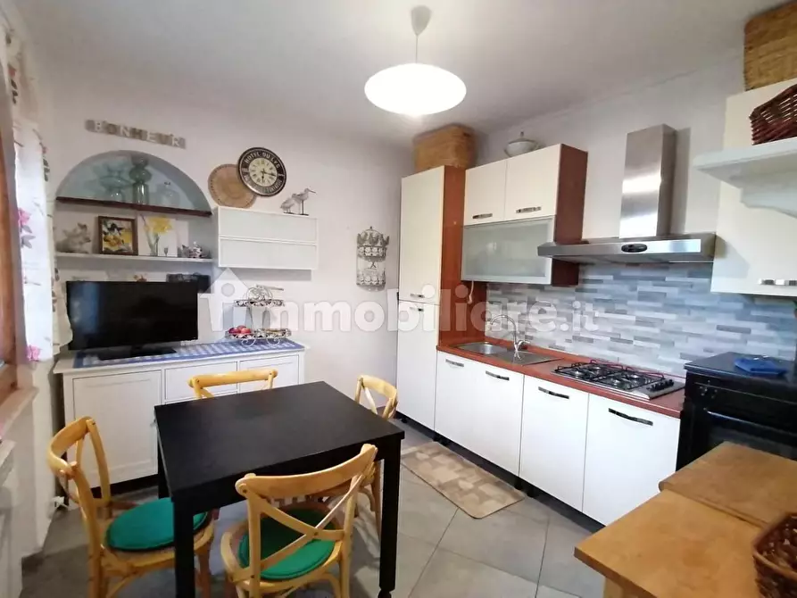 Immagine 10 di Casa semindipendente in vendita  a Ortonovo