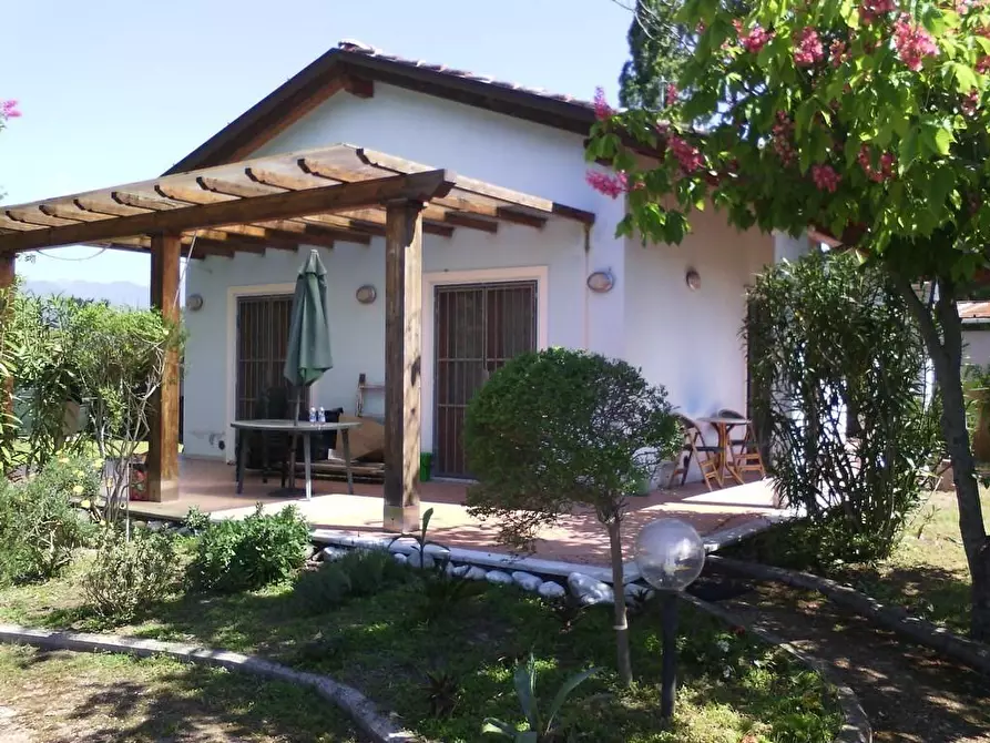 Immagine 1 di Casa indipendente in vendita  a Pietrasanta