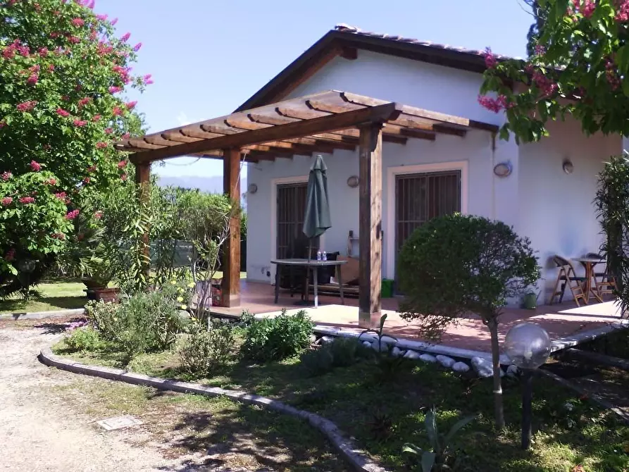 Immagine 2 di Casa indipendente in vendita  a Pietrasanta