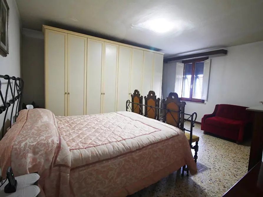 Immagine 9 di Casa colonica in vendita  a Vinci