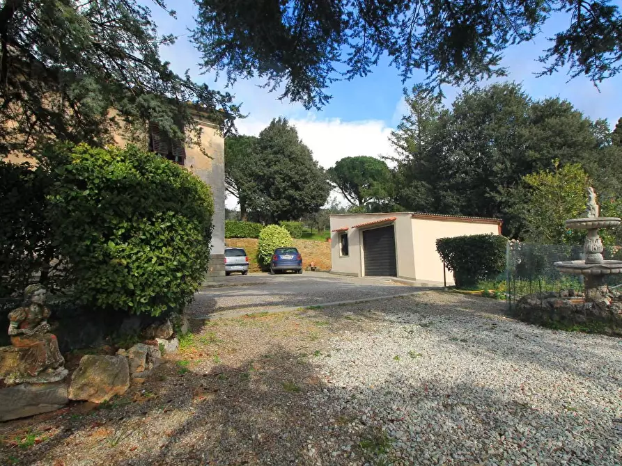 Immagine 17 di Casa colonica in vendita  a Vinci
