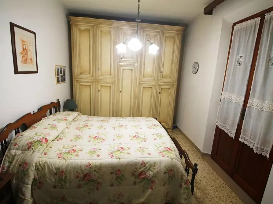 Immagine 12 di Casa colonica in vendita  a Vinci