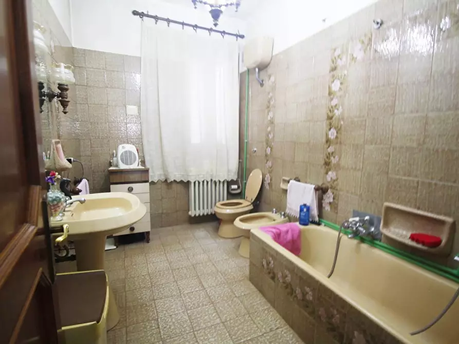 Immagine 11 di Casa colonica in vendita  a Vinci