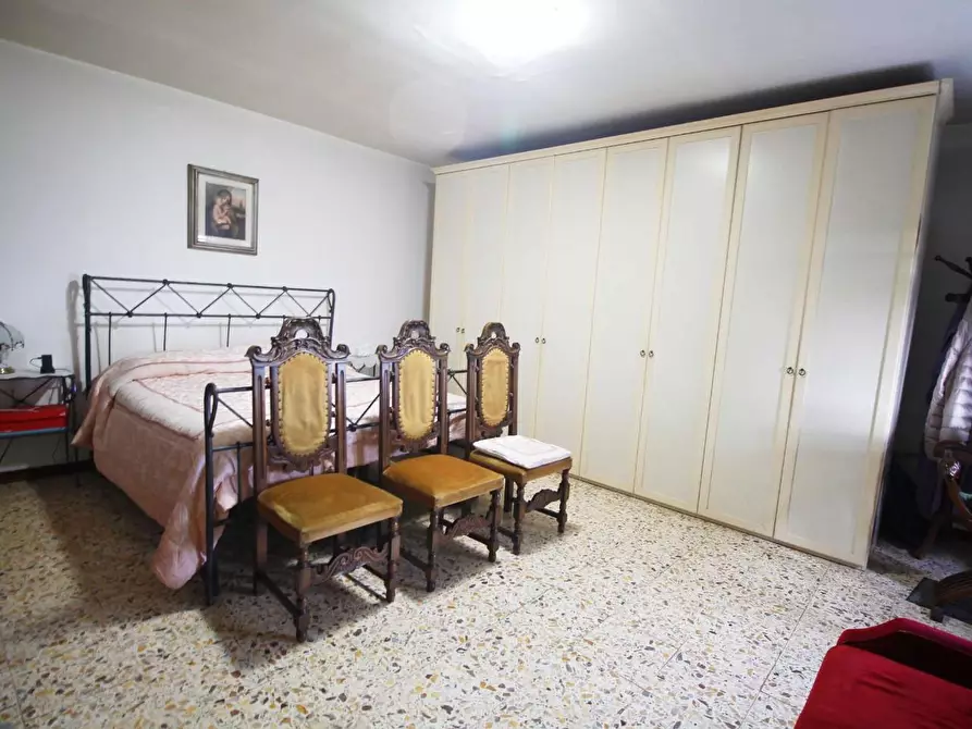 Immagine 10 di Casa colonica in vendita  a Vinci