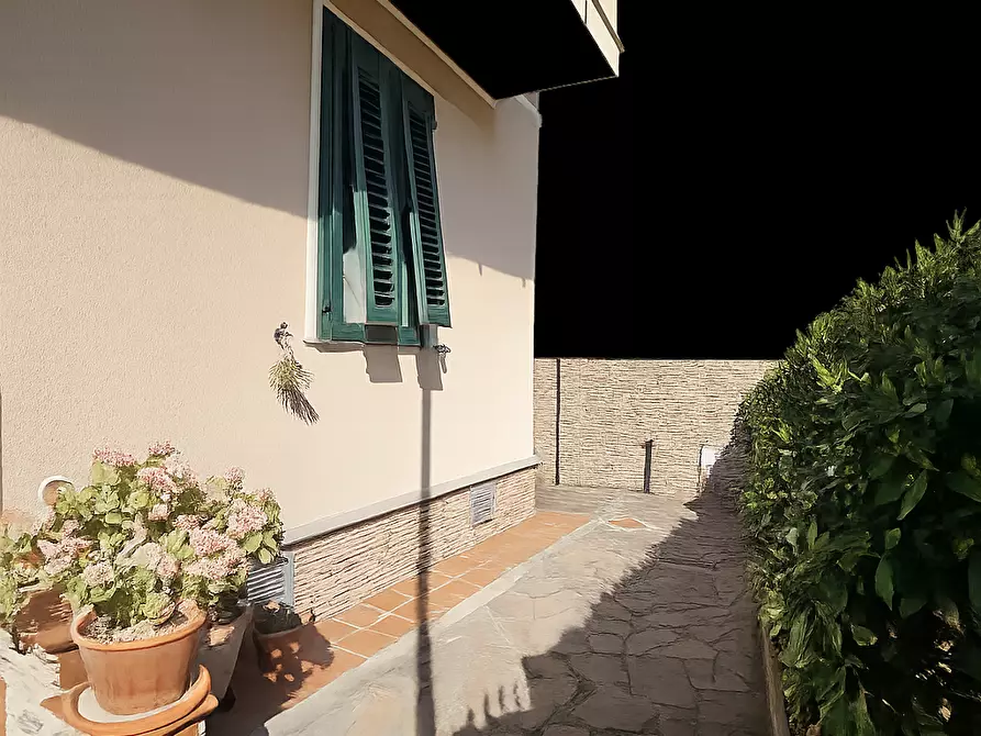 Immagine 4 di Casa semindipendente in vendita  a Livorno