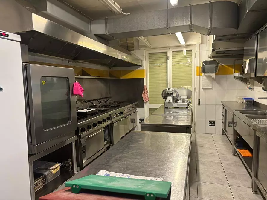 Immagine 5 di Bar / Ristorante in vendita  a Sarzana
