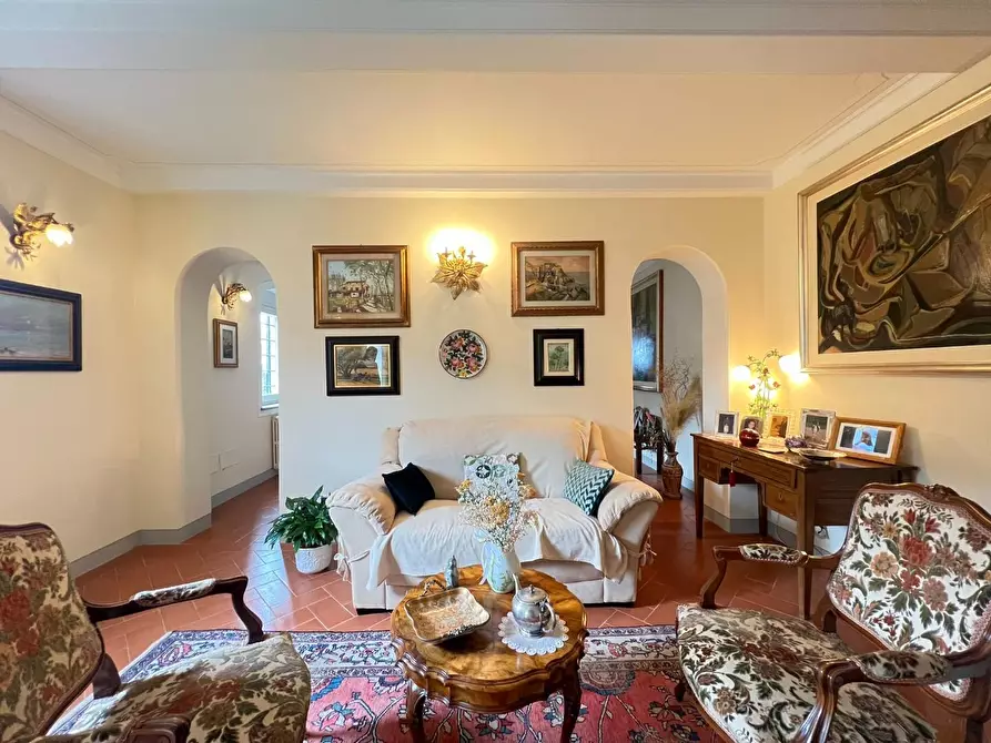 Immagine 28 di Casa colonica in vendita  a Vinci