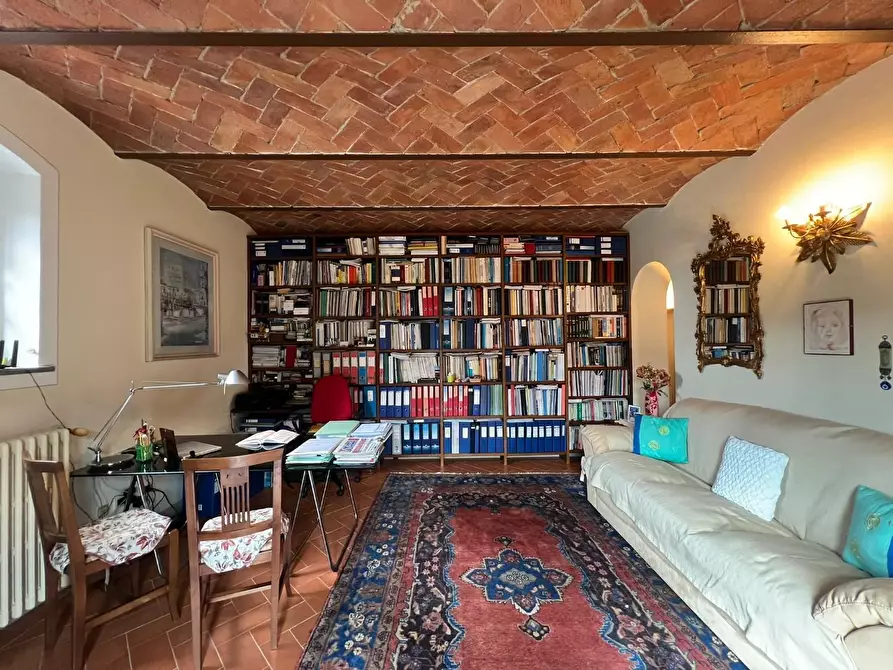 Immagine 18 di Casa colonica in vendita  a Vinci