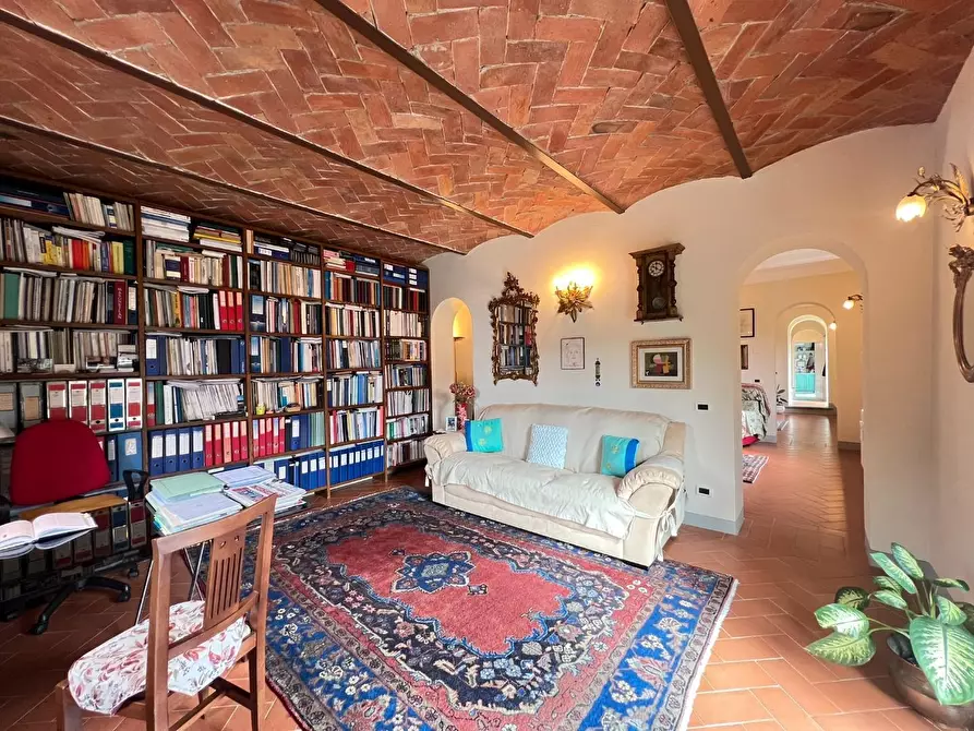 Immagine 19 di Casa colonica in vendita  a Vinci