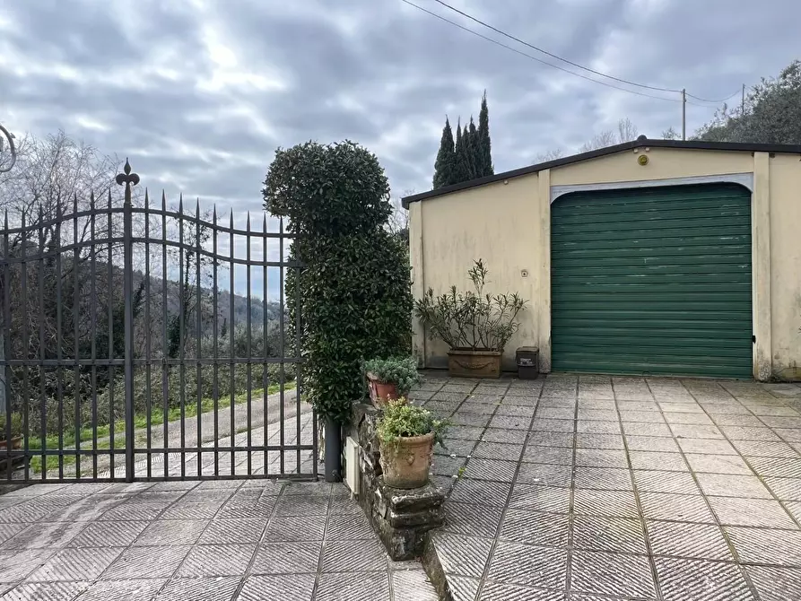 Immagine 14 di Casa colonica in vendita  a Vinci