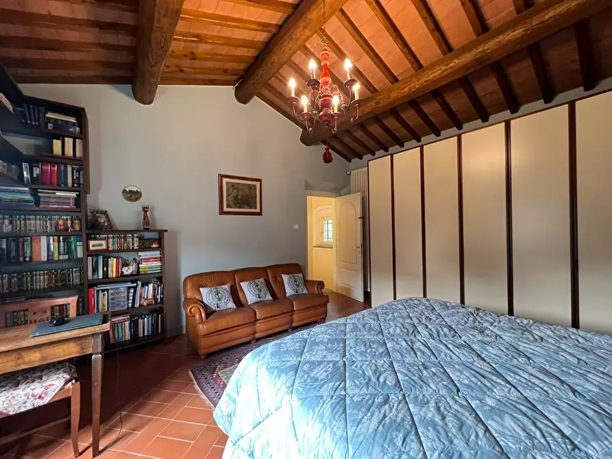 Immagine 52 di Casa colonica in vendita  a Vinci
