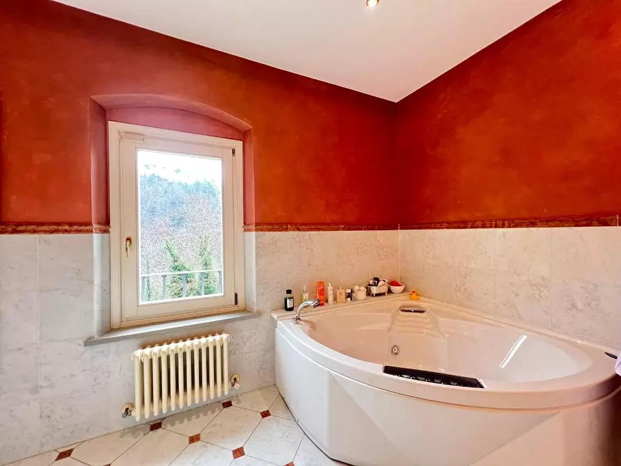Immagine 38 di Casa colonica in vendita  a Vinci