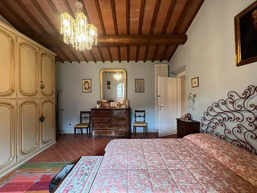 Immagine 37 di Casa colonica in vendita  a Vinci