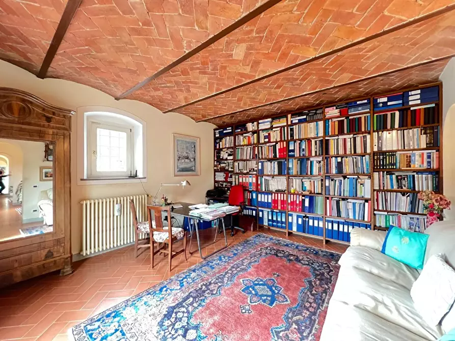 Immagine 20 di Casa colonica in vendita  a Vinci