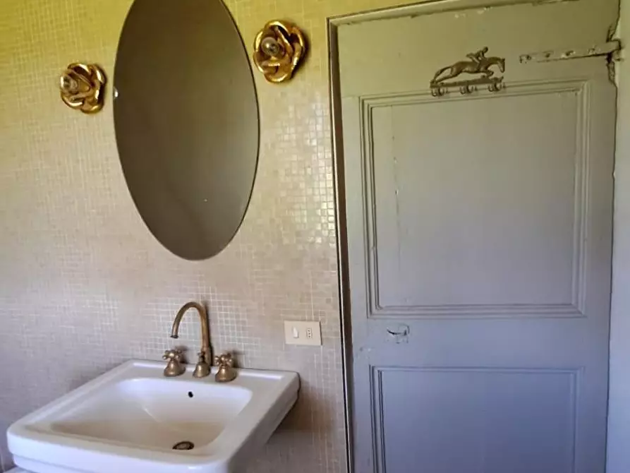 Immagine 39 di Villa in affitto  a Cascina
