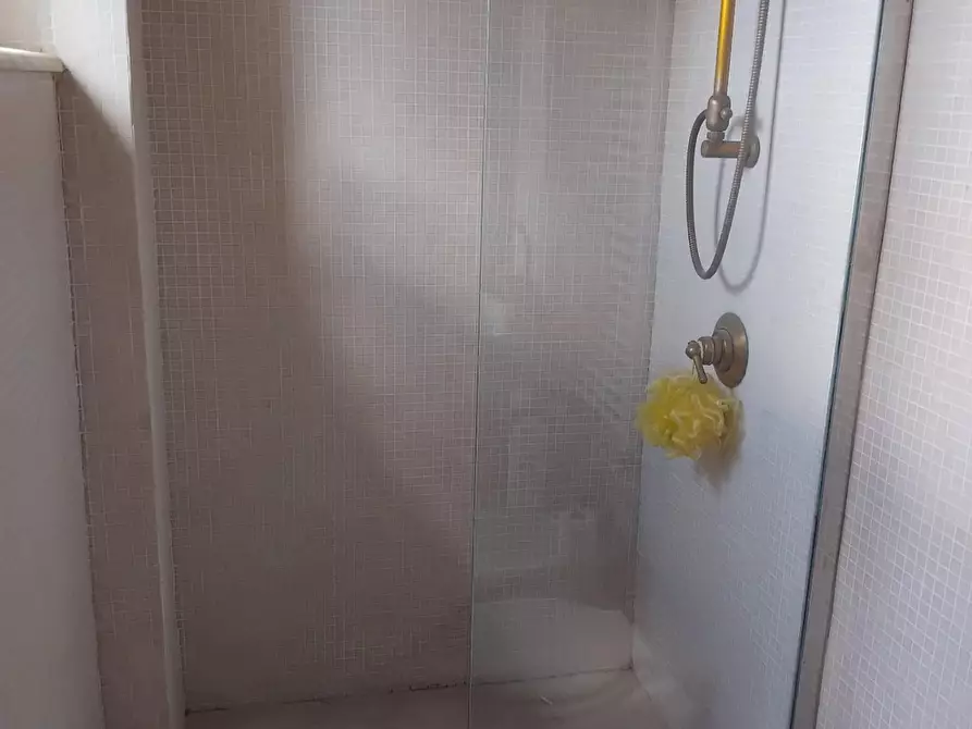 Immagine 27 di Villa in affitto  a Cascina