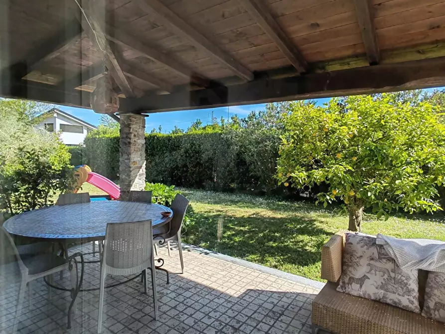 Immagine 15 di Villa in vendita  a Massa