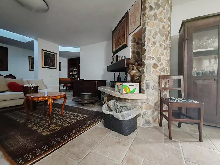 Immagine 18 di Villa in vendita  a Massa
