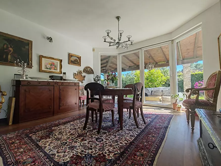 Immagine 4 di Villa in vendita  a Massa