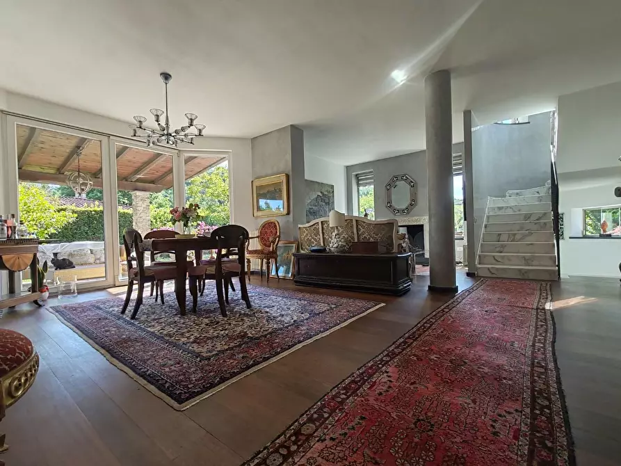 Immagine 5 di Villa in vendita  a Massa