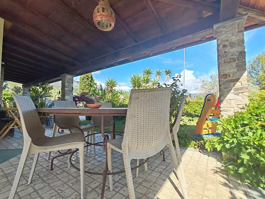 Immagine 7 di Villa in vendita  a Massa