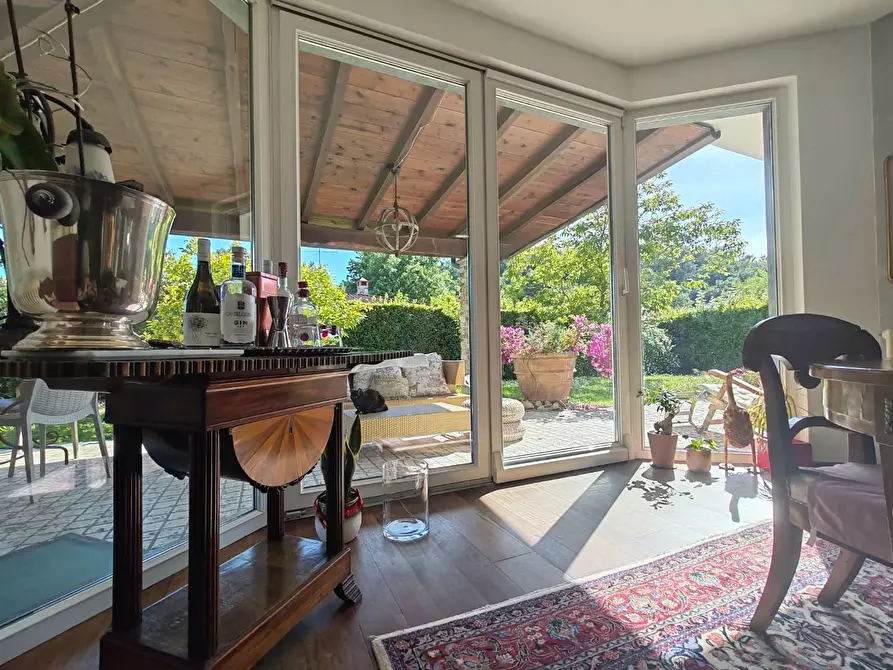 Immagine 2 di Villa in vendita  a Massa