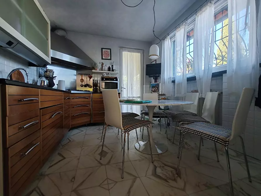 Immagine 17 di Villa in vendita  a Massa