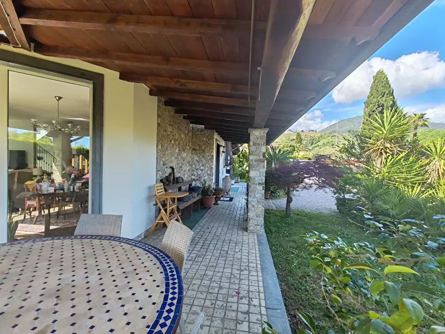 Immagine 11 di Villa in vendita  a Massa