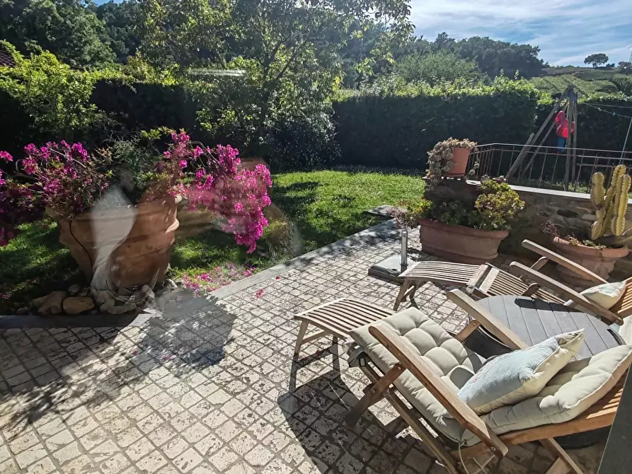 Immagine 14 di Villa in vendita  a Massa