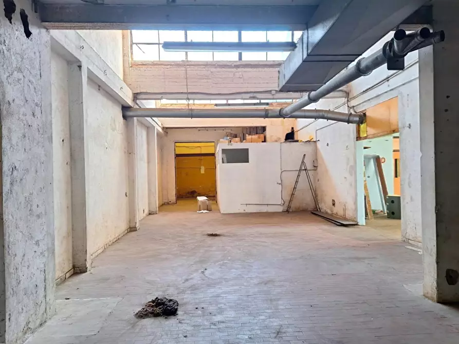 Immagine 2 di Magazzino in affitto  a Porcari