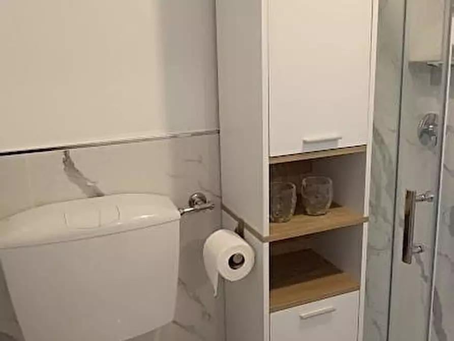 Immagine 16 di Appartamento in vendita  a Viareggio
