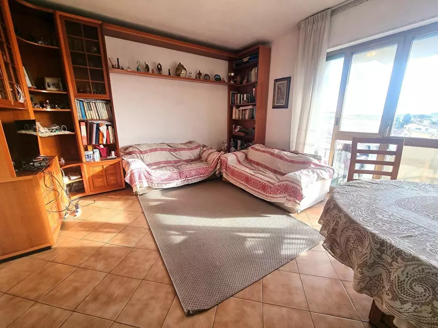 Immagine 1 di Appartamento in vendita  a Viareggio