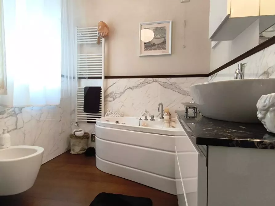 Immagine 18 di Appartamento in vendita  a Carrara