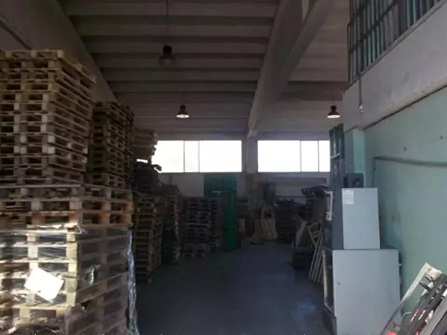 Immagine 3 di Capannone industriale in vendita  a Volpiano