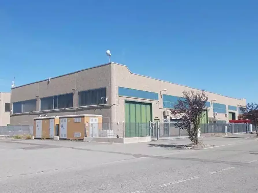 Immagine 2 di Capannone industriale in vendita  a Volpiano