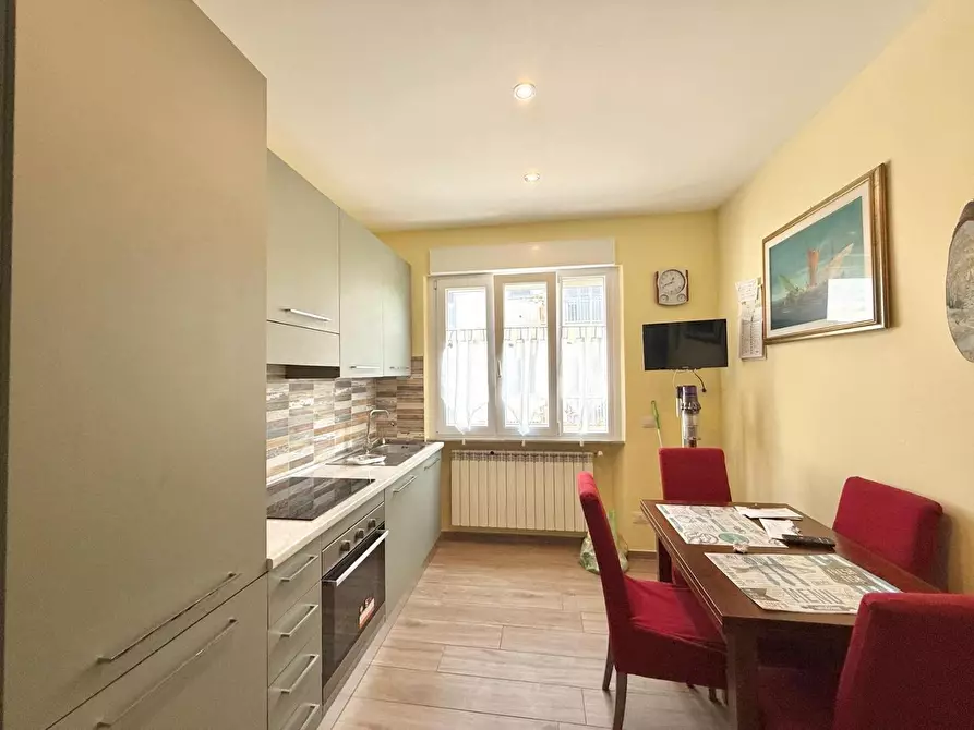 Immagine 4 di Appartamento in vendita  a Camaiore