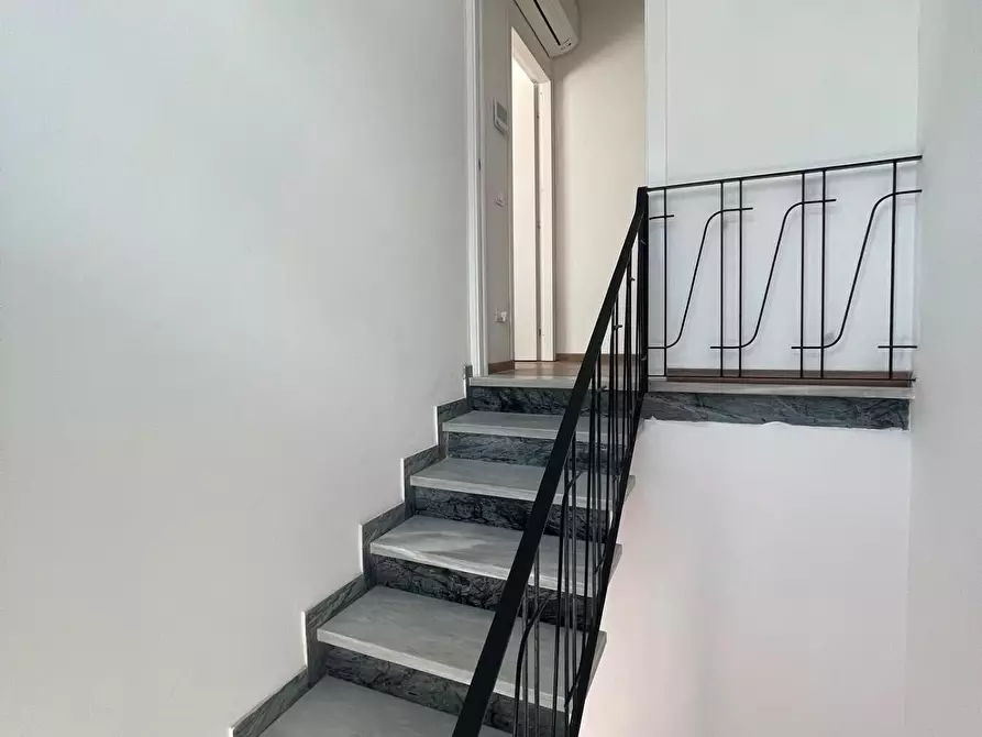 Immagine 11 di Appartamento in vendita  a Camaiore