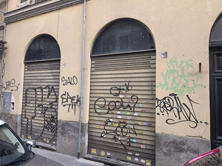 Immagine 2 di Magazzino in vendita  a Torino