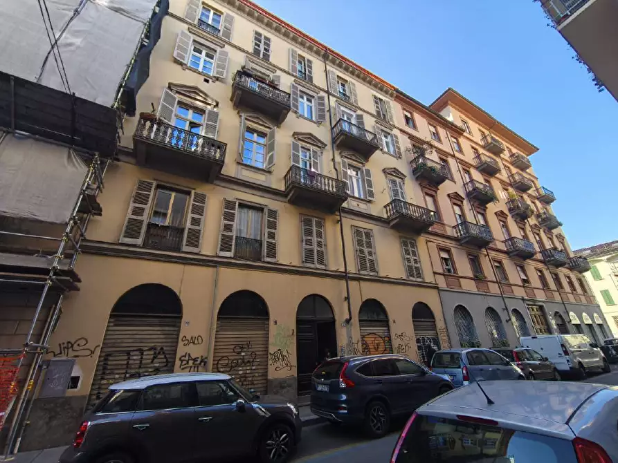 Immagine 1 di Magazzino in vendita  a Torino