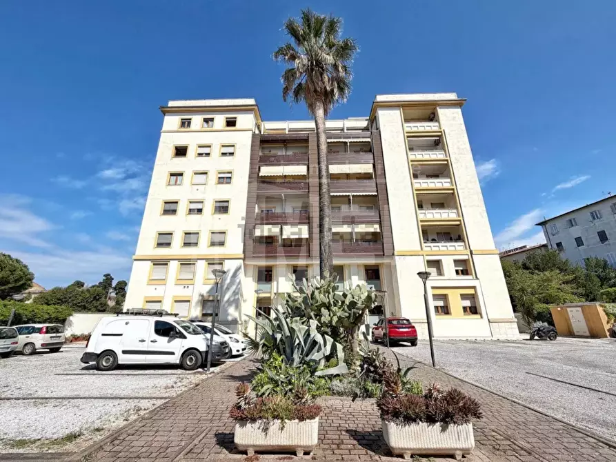 Immagine 1 di Garage in affitto  a Livorno