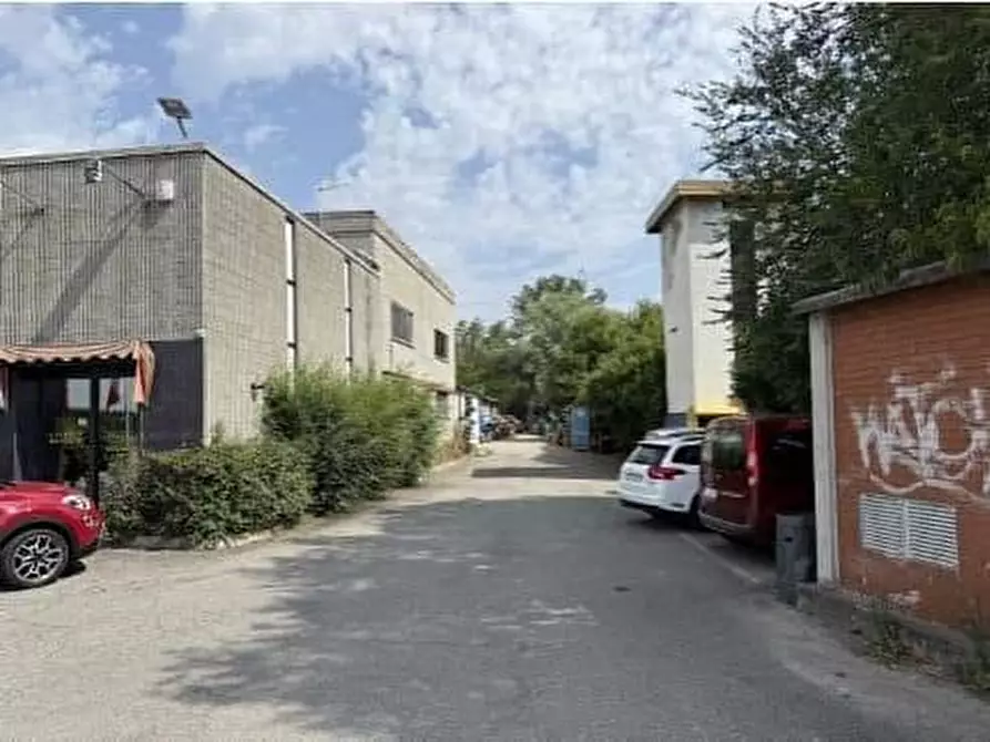 Immagine 20 di Negozio in vendita  a Biandrate