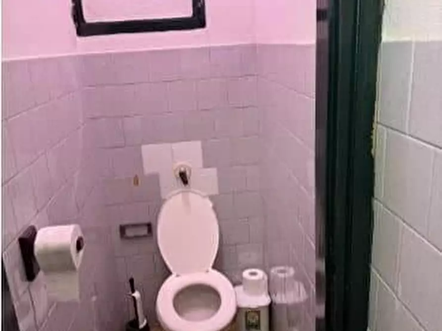 Immagine 8 di Negozio in vendita  a Biandrate