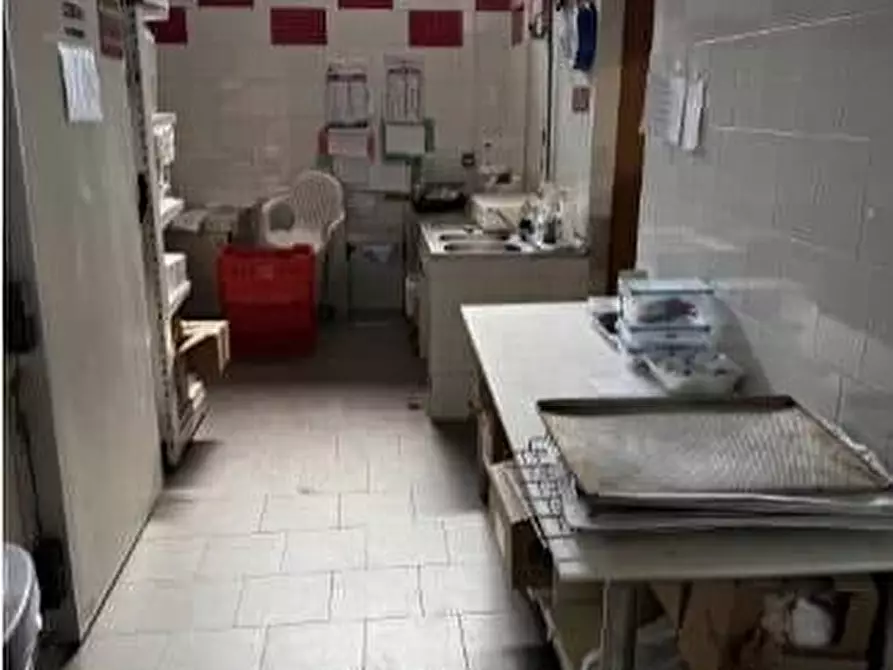 Immagine 2 di Negozio in vendita  a Biandrate