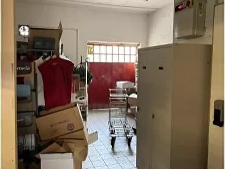 Immagine 1 di Negozio in vendita  a Biandrate