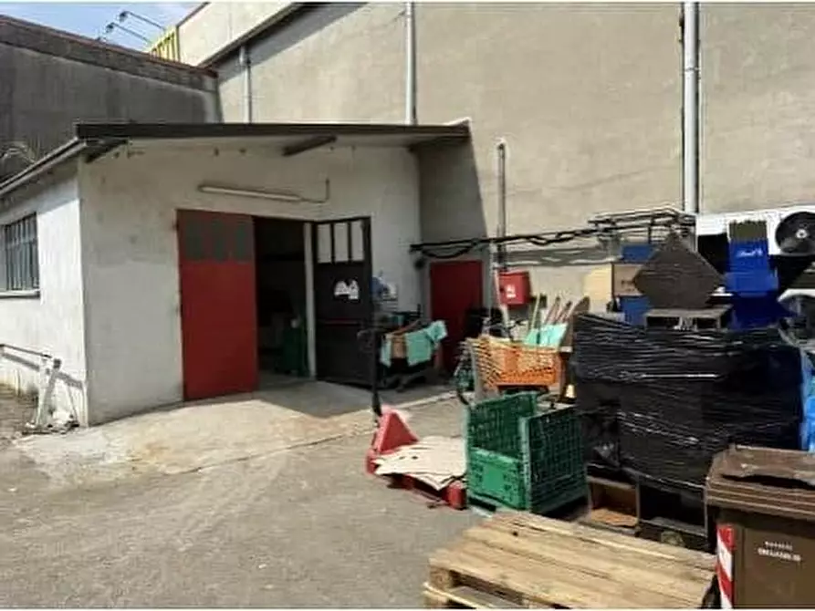 Immagine 27 di Negozio in vendita  a Biandrate