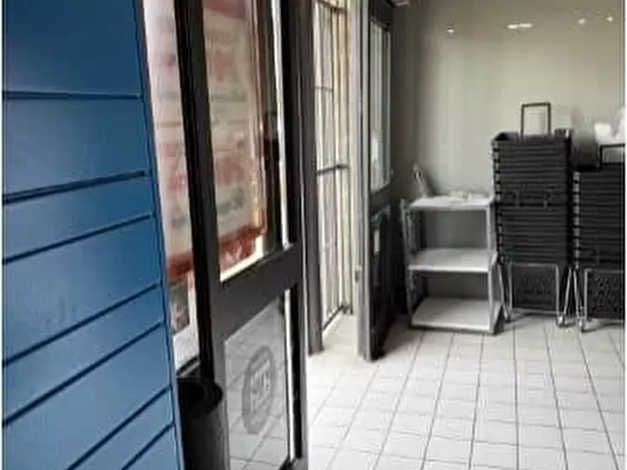 Immagine 10 di Negozio in vendita  a Biandrate