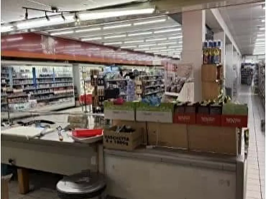 Immagine 5 di Negozio in vendita  a Biandrate