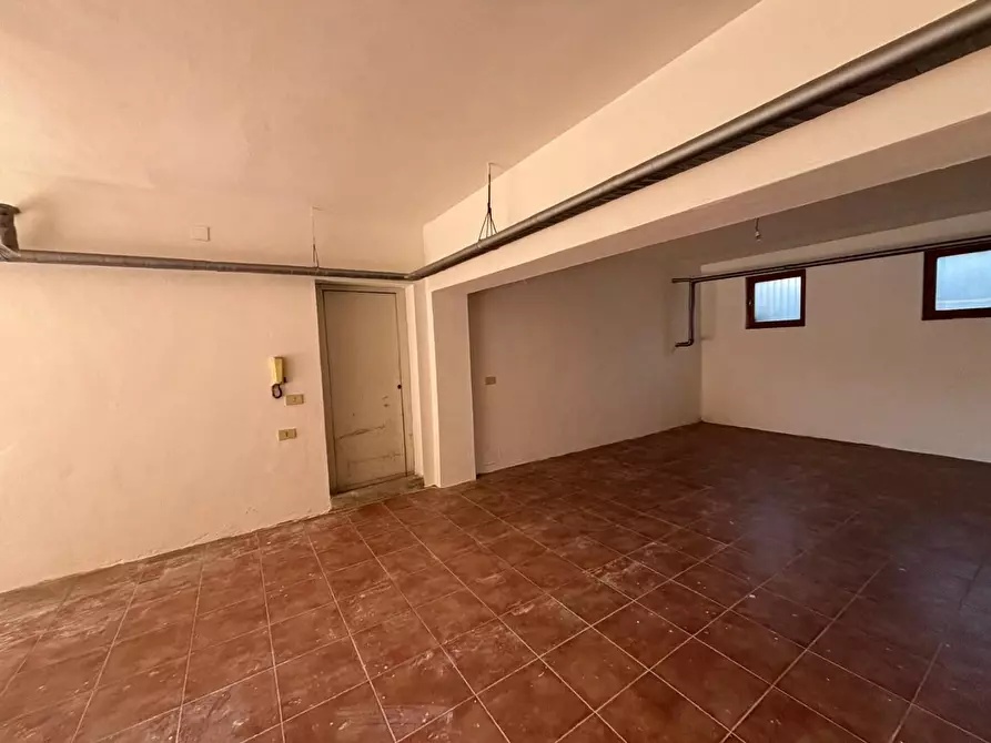 Immagine 3 di Garage in affitto  a Livorno