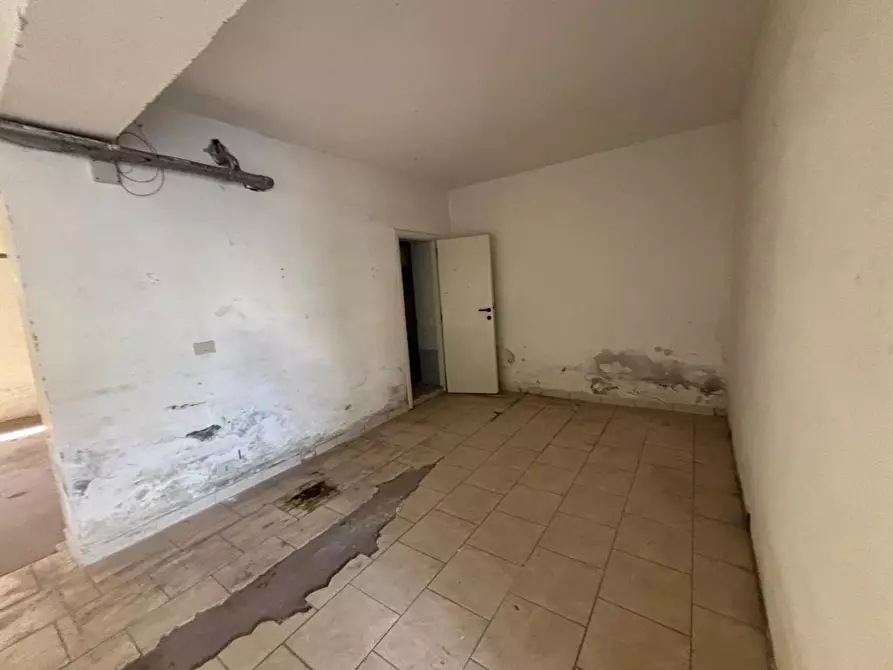 Immagine 7 di Garage in affitto  a Livorno